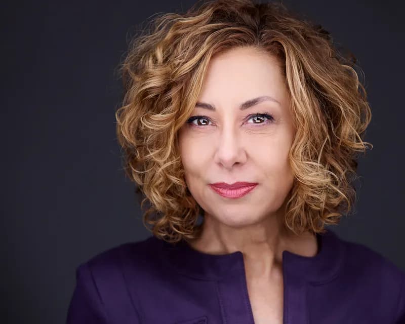 Professional business headshot Pittsburgh - female executive