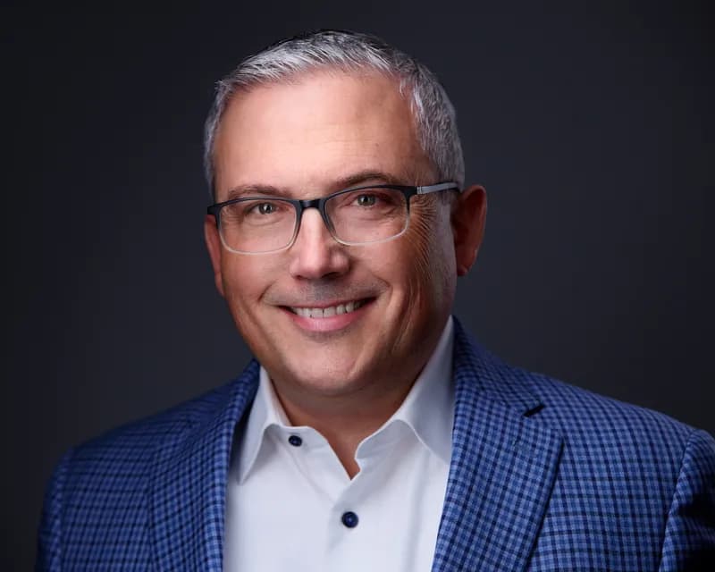 Professional LinkedIn photo Pittsburgh - male professional