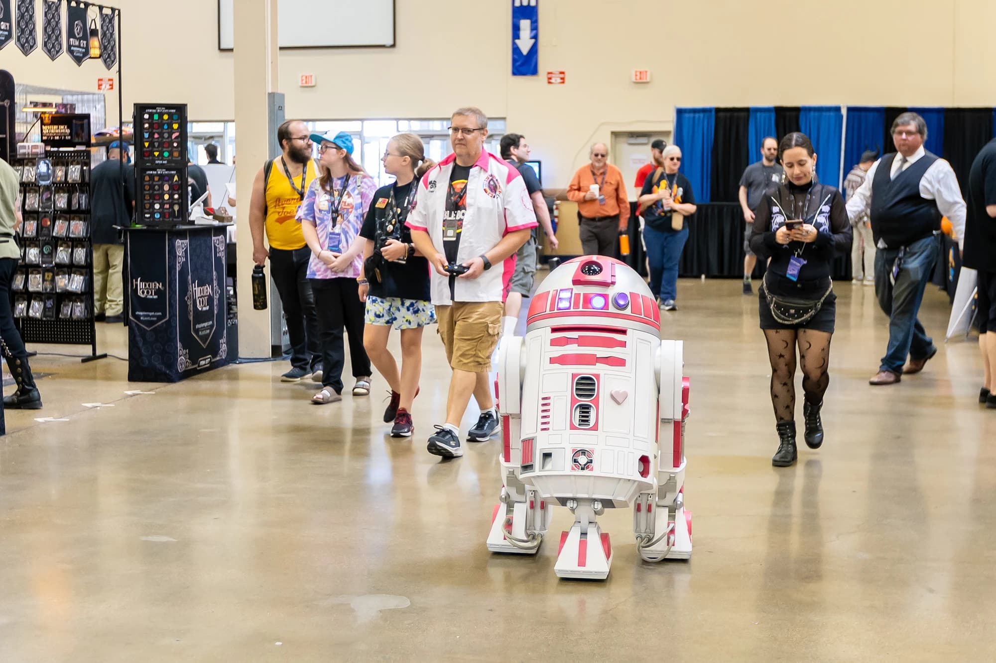 Pittsburgh Gaming Expo convention booth with gaming enthusiasts